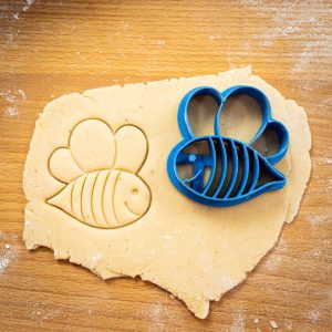 Vykrajovačka - Včela 1