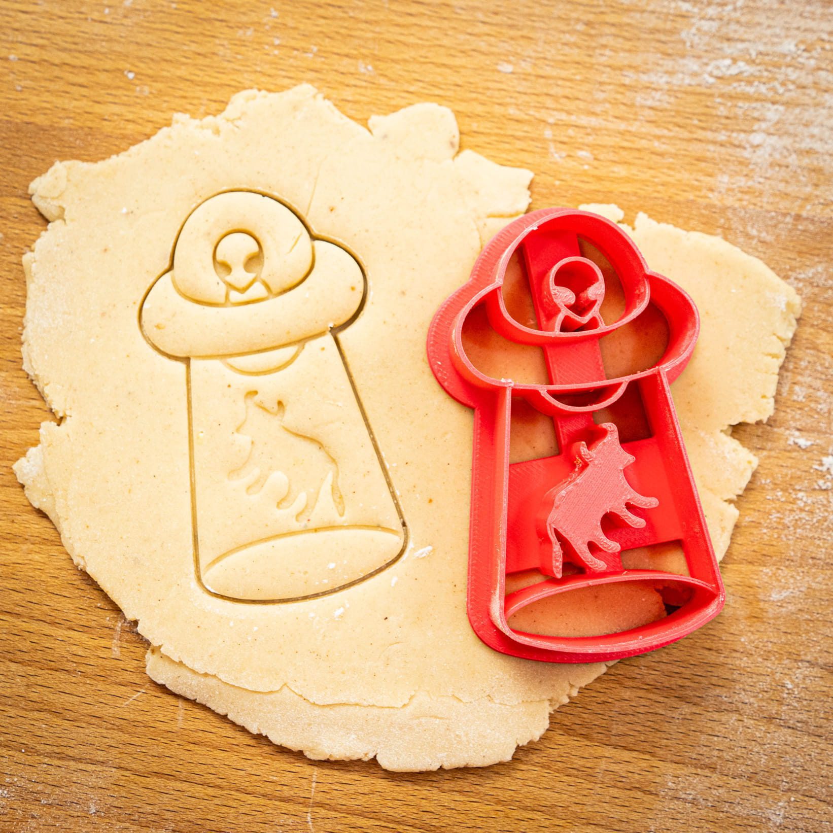 Vykrajovačka - UFO - krava