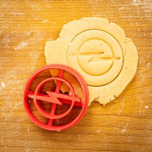 Vykrajovačka Logo Opel