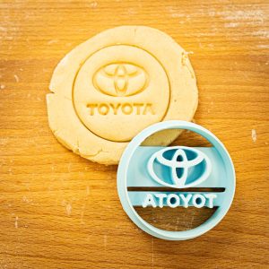 Vykrajovačka Logo Toyota