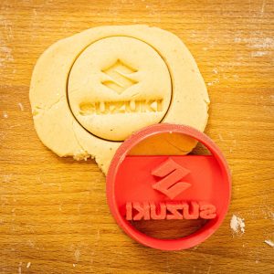 Vykrajovačka Logo Suzuki